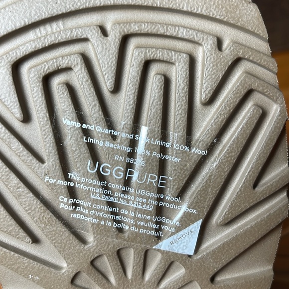 Ugg Women’s Lowmel Sneaker Size 9 New! - Picture 6 of 9